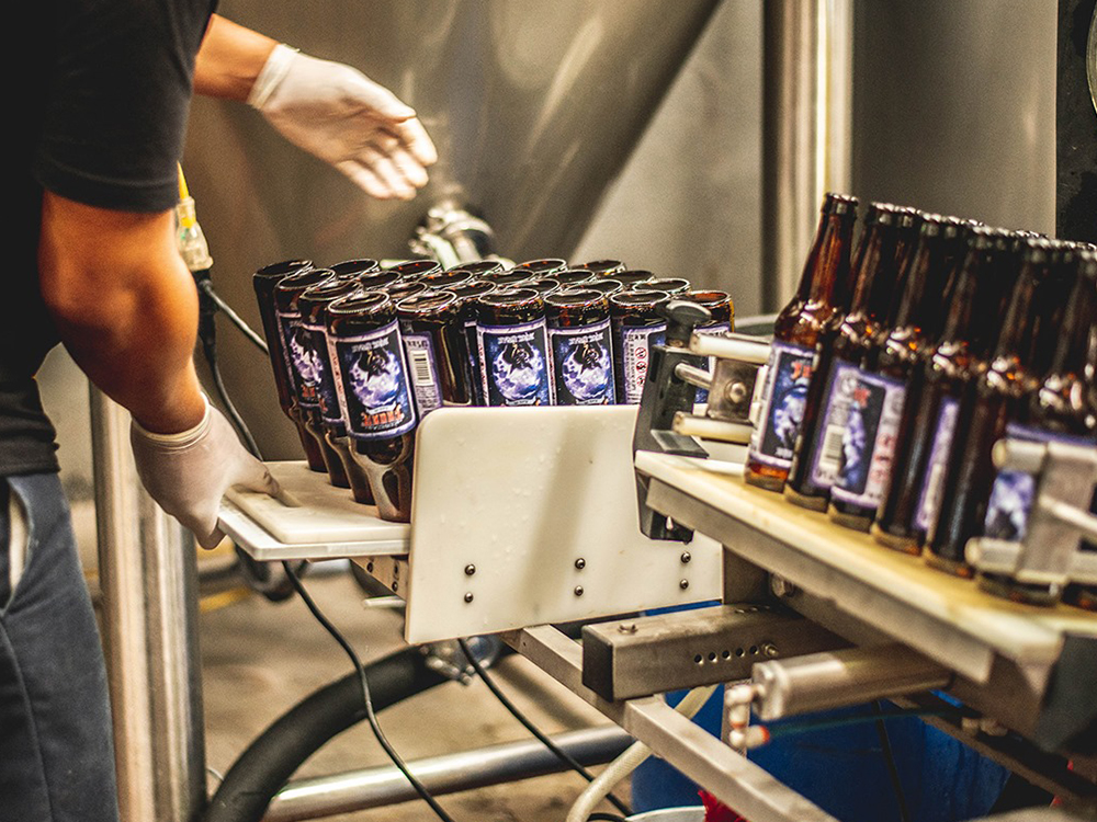 為什么啤酒瓶都是棕色和綠色的？