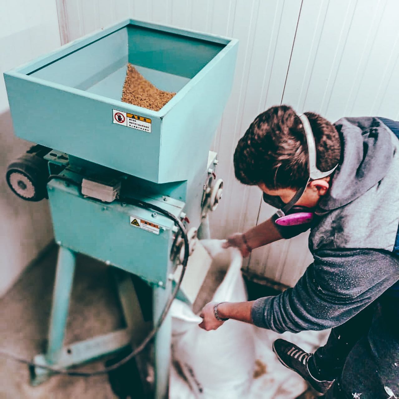 開辦一個(gè)啤酒廠至少需要什么設(shè)備？