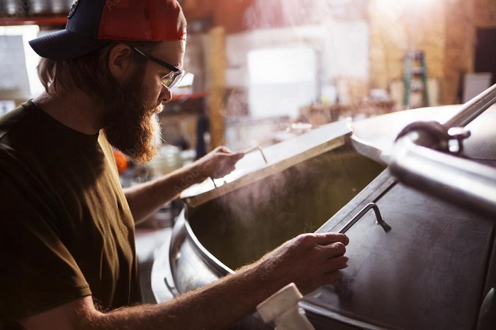 啤酒廠(chǎng)自動(dòng)化的時(shí)代背景下，釀造工人該何去何從？