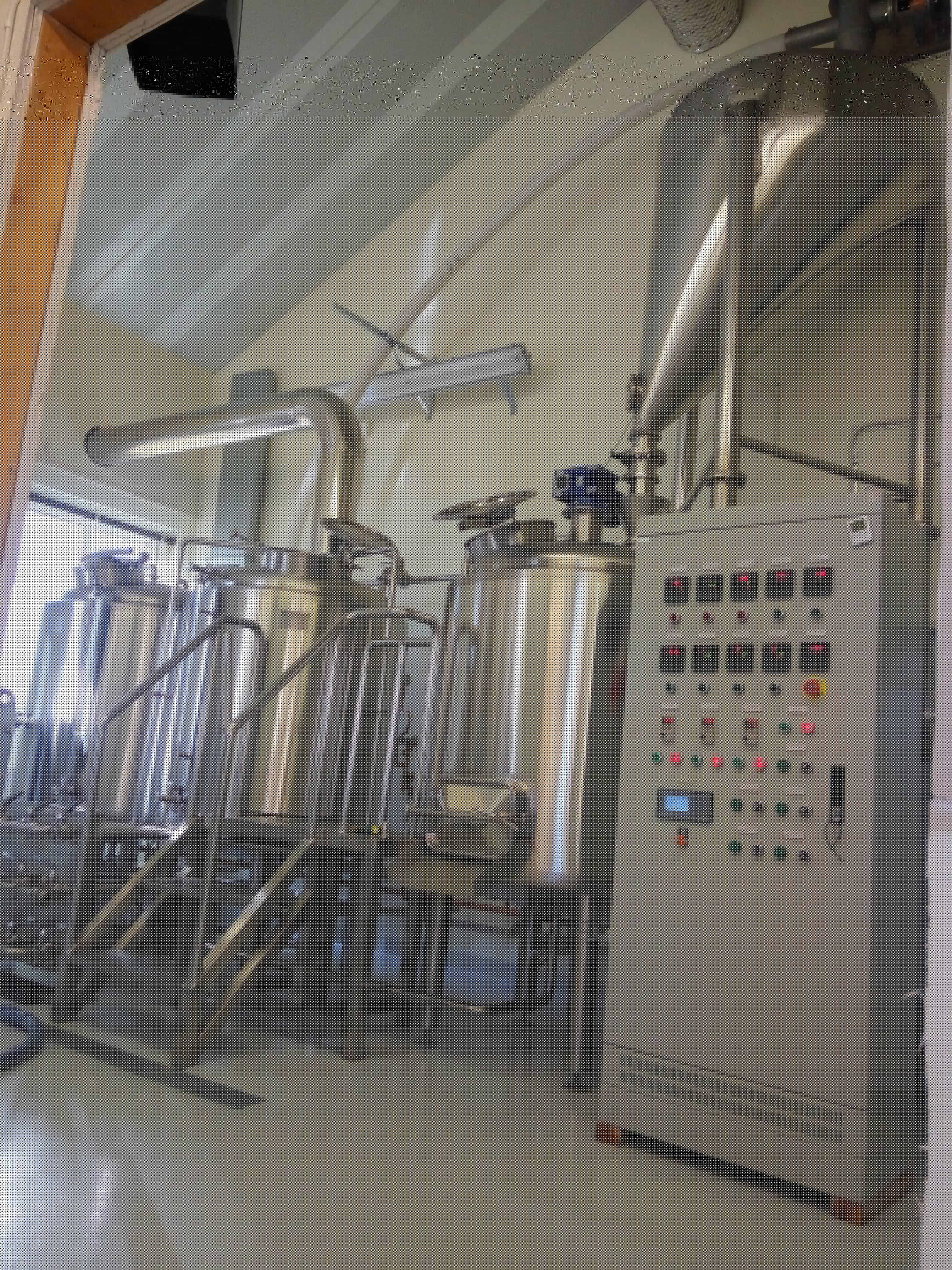 精釀啤酒設(shè)備多少錢一套？